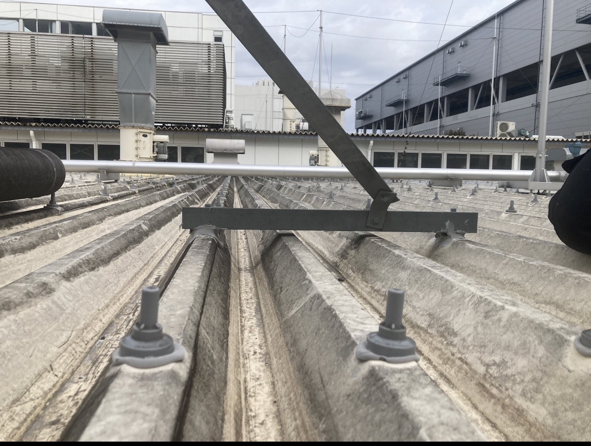 工場屋根の雨漏りをピンポイント補修で解決